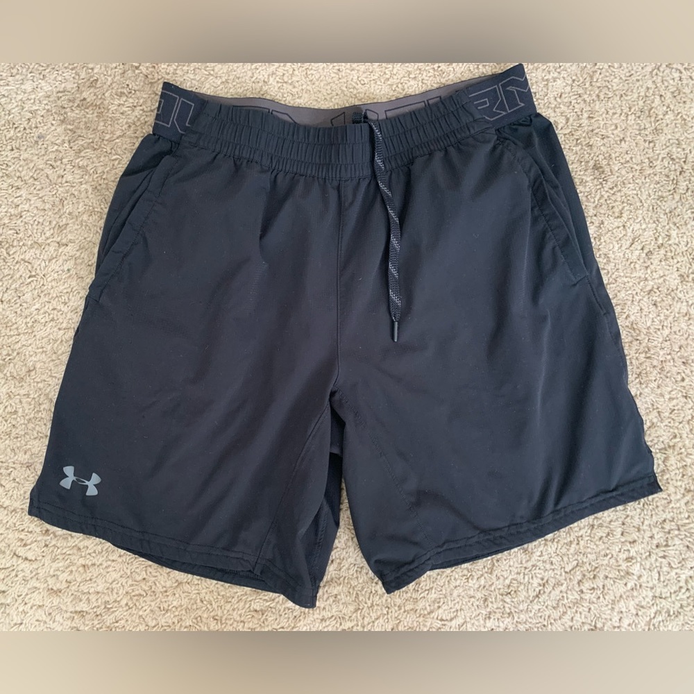 🎀3/$25🎀 Under Armour size large black athletic shorts. EUC